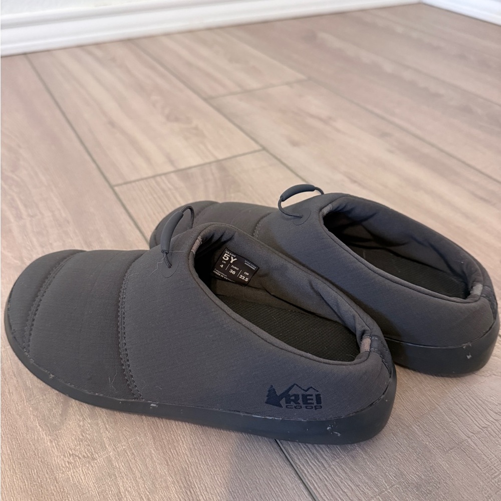 REI Kids Gray Slip-On Camping Shoes Slippers 5Y